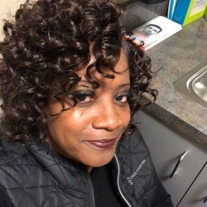 Meet your Posher, Deborah